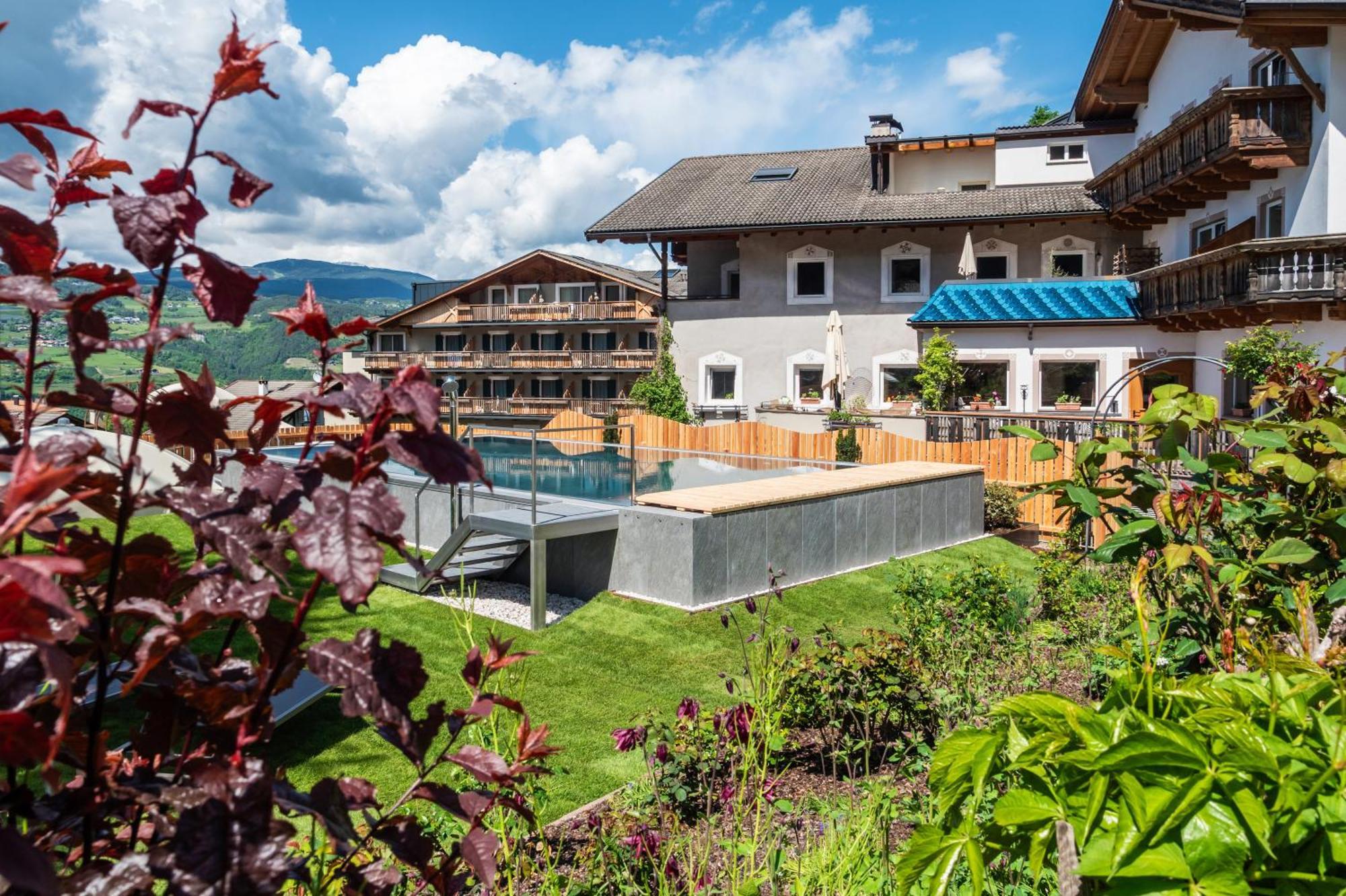 Oberwirt Weisses Kreuz Hotel คอลเลปิเอตรา ภายนอก รูปภาพ